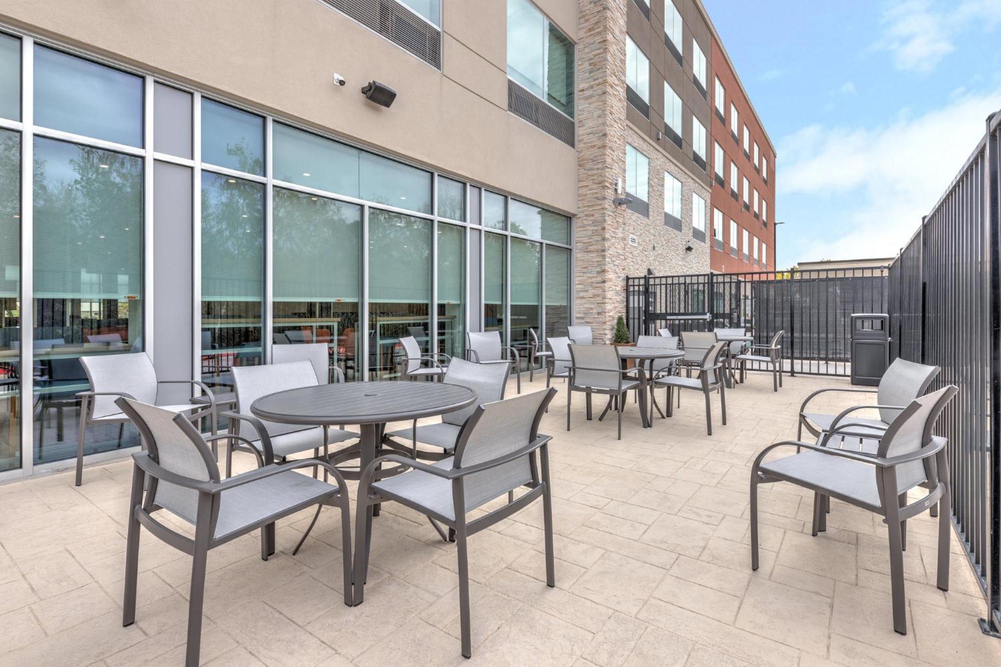 Holiday Inn Express & Suites Austin Airport East By Ihg ภายนอก รูปภาพ