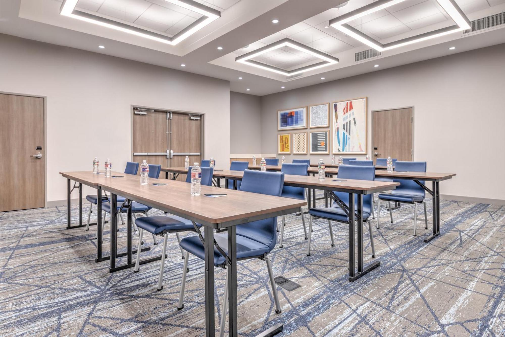 Holiday Inn Express & Suites Austin Airport East By Ihg ภายนอก รูปภาพ