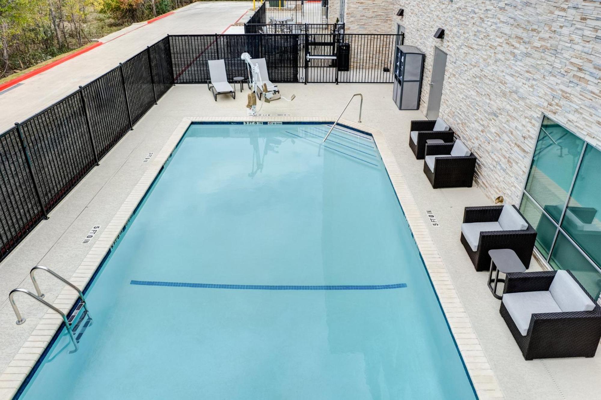Holiday Inn Express & Suites Austin Airport East By Ihg ภายนอก รูปภาพ